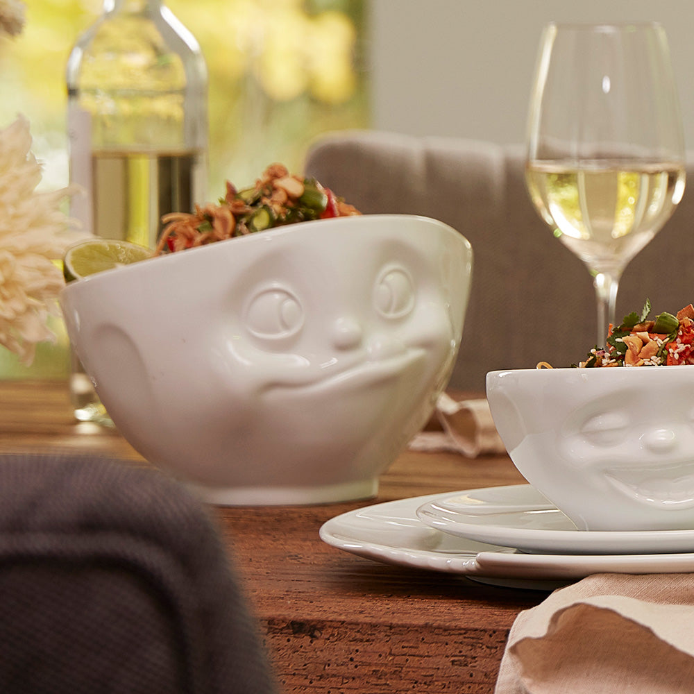 Premium extra large porcelain bowl in white from the porcelain product family of fun dishware by FIFTYEIGHT Products. Offers 33 oz capacity perfect for serving noodle soup, salads and much more. Dishwasher and microwave safe bowl featuring a sculpted ‘tasty’ facial expression. Shipped in exclusively designed gift box.