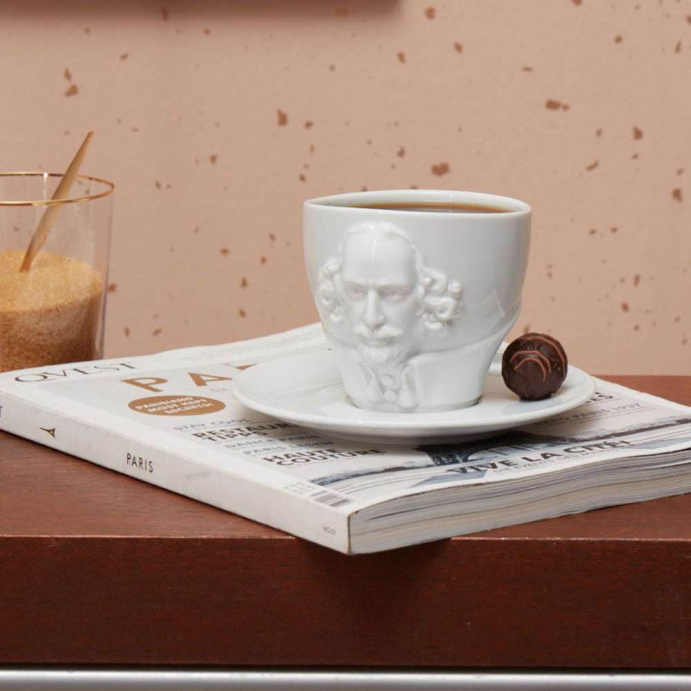 Premium porcelain coffee cup with saucer in white with sculpted William Shakespeare face. Dishwasher and microwave safe cup at 8.7 oz capacity. From the TALENT product family of cups dedicated to creative geniuses by FIFTYEIGHT Products. Made in Germany according to environmental standards.