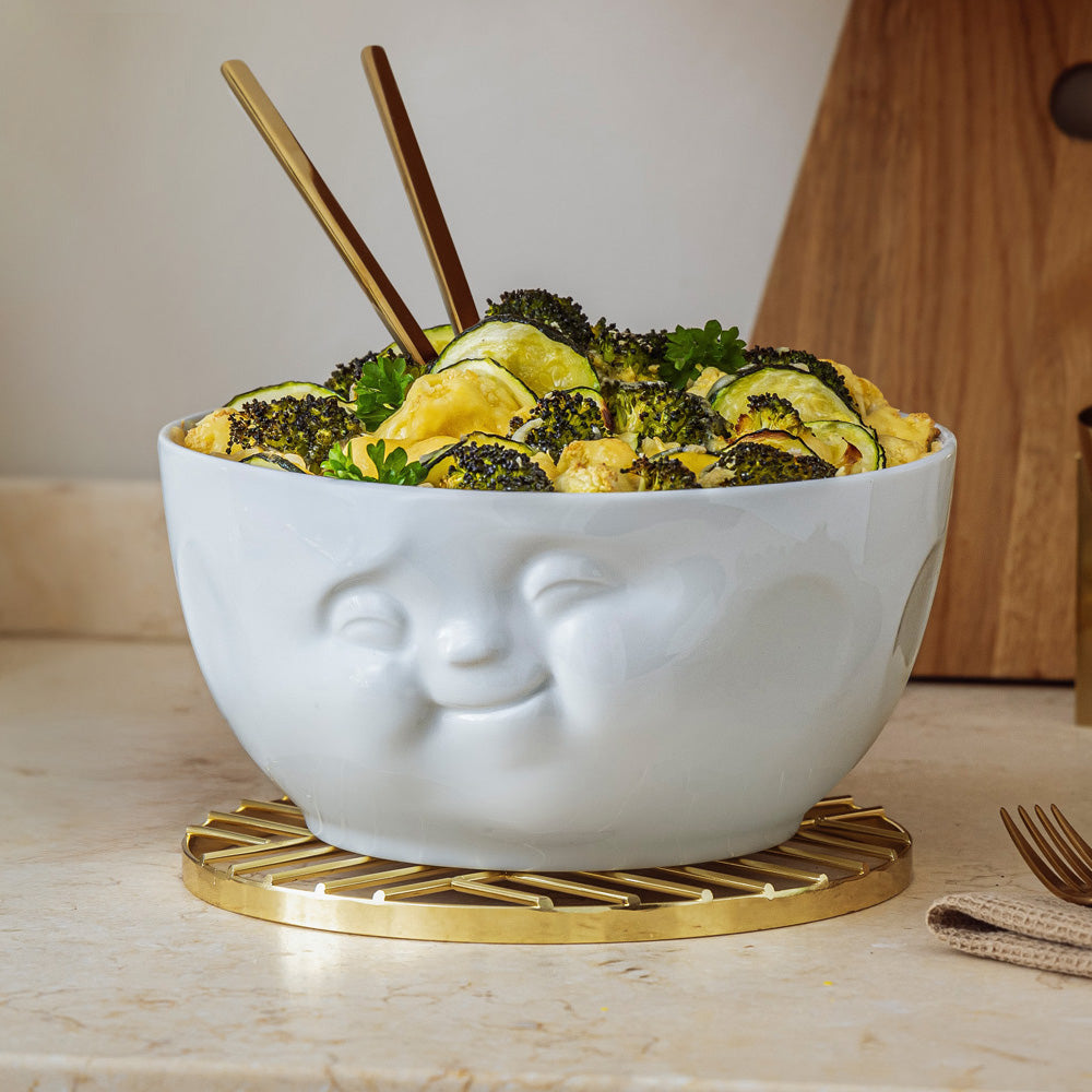 Extra big porcelain bowl in white from the porcelain product family of fun dishware by FIFTYEIGHT Products. Offers 87.5 oz capacity for serving salads, sides, stew, chili, chips, and more. Dishwasher and microwave safe bowl featuring a sculpted ‘munching’ facial expression. Shipped in exclusively designed gift box.