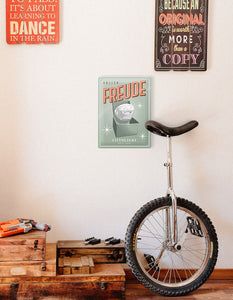 decorative Tin Sign FULL OF JOY depicts the popular ‘Laughing’ Bowl in a retro look.