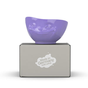 16 ounce capacity porcelain bowl in purple color featuring a sculpted ‘grinning’ facial expression. From the TASSEN product family of fun dishware by FIFTYEIGHT Products. Quality bowl perfect for serving cereal, soup, snacks and much more.