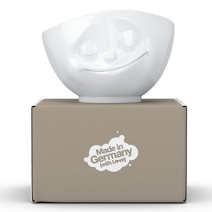 Extra large 33 ounce capacity porcelain bowl in white featuring a sculpted ‘happy’ facial expression. From the TASSEN product family of fun dishware by FIFTYEIGHT Products. Quality bowl perfect for serving cereal, soup, snacks and much more.