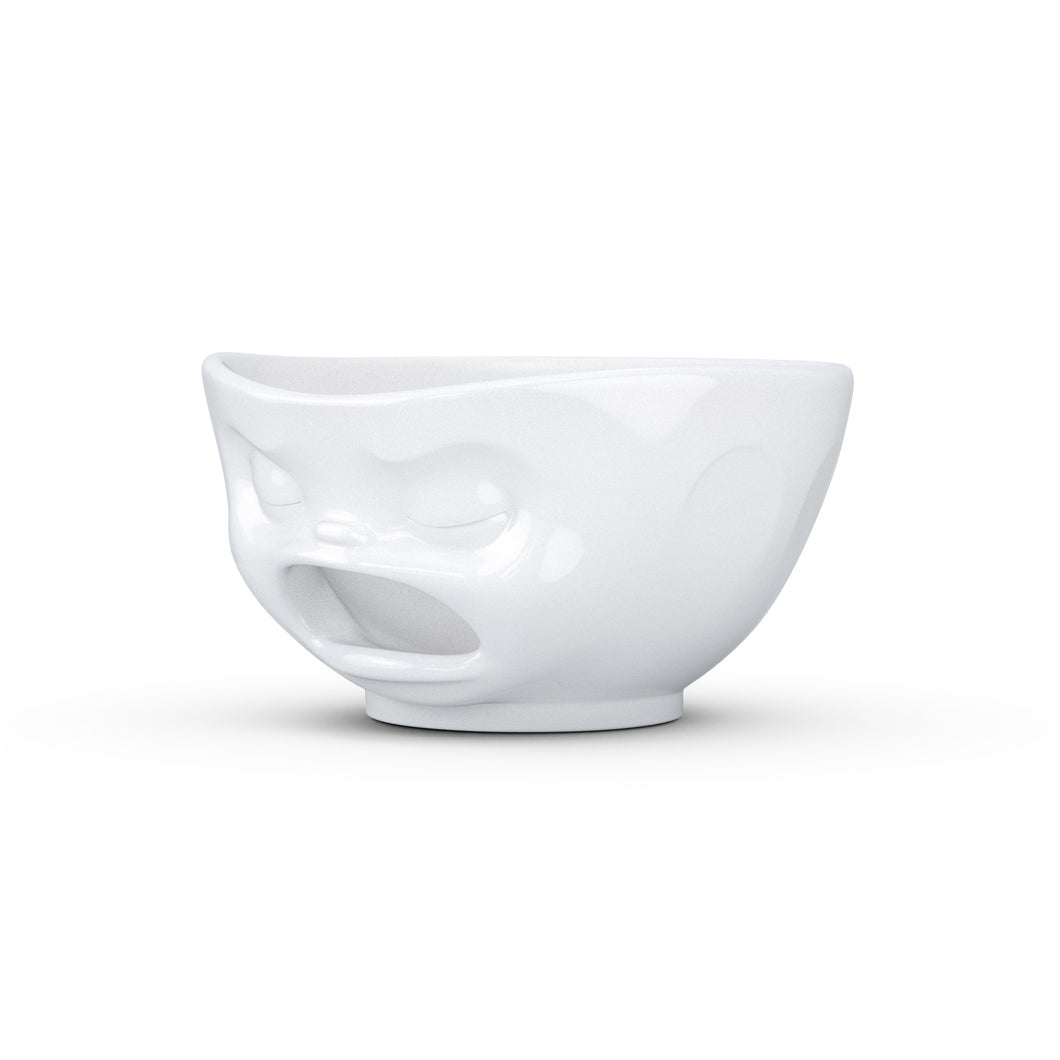 Premium extra large porcelain bowl in white from the TASSEN product family of fun dishware by FIFTYEIGHT Products. Offers 33 oz capacity with hole in front for fun effect to serve snacks. Dishwasher and microwave safe bowl featuring a sculpted ‘barfing’ facial expression. Shipped in exclusively designed gift box.