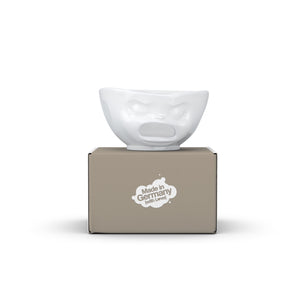 Premium extra large porcelain bowl in white from the TASSEN product family of fun dishware by FIFTYEIGHT Products. Offers 33 oz capacity with hole in front for fun effect to serve snacks. Dishwasher and microwave safe bowl featuring a sculpted ‘barfing’ facial expression. Shipped in exclusively designed gift box.