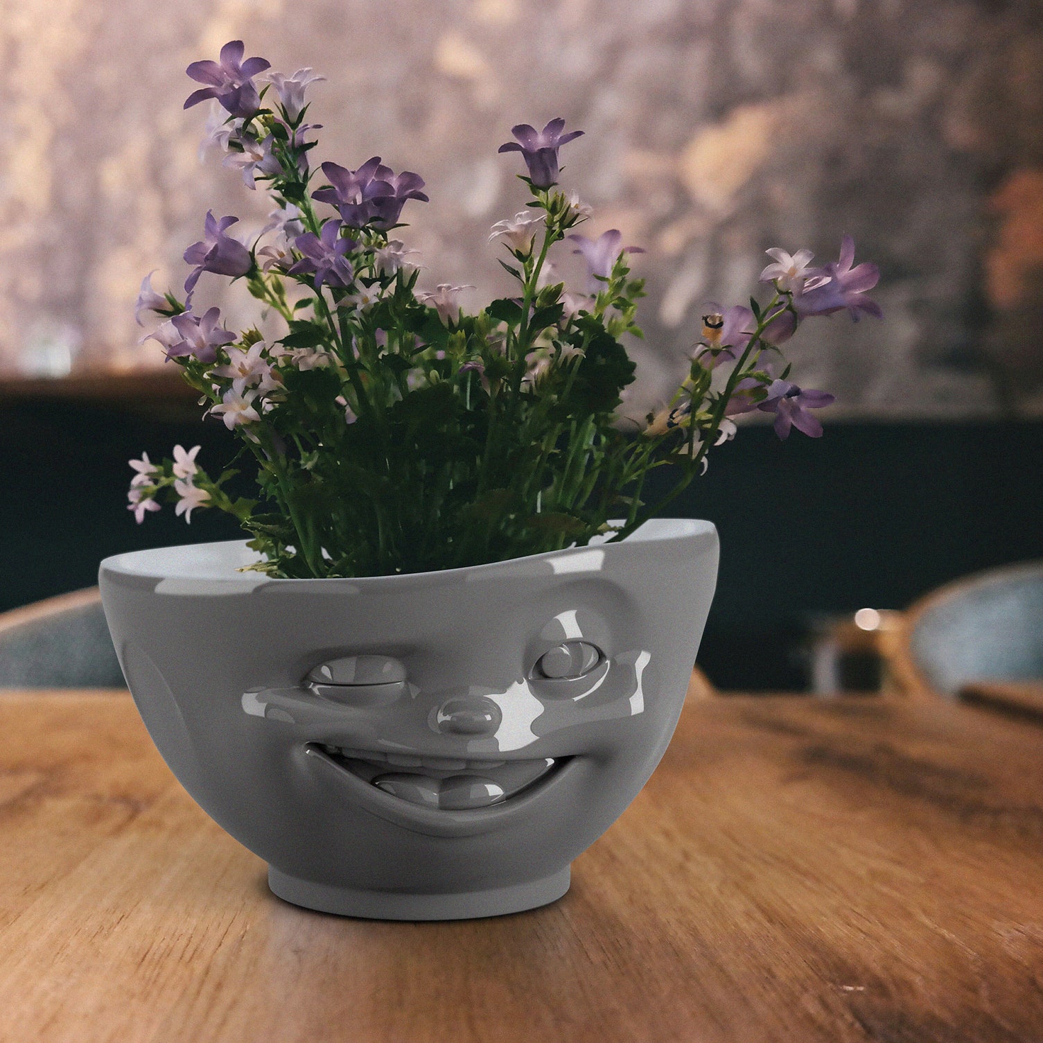 Premium porcelain bowl in grey color from the TASSEN product family of fun dishware by FIFTYEIGHT Products. Offers 16 oz capacity perfect for serving cereal, soup, snacks and much more. Dishwasher and microwave safe bowl featuring a sculpted ‘winking’ facial expression. Shipped in exclusively designed gift box.